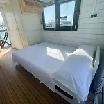 Botel Houseboat Bluseadream Dolphin 2 *