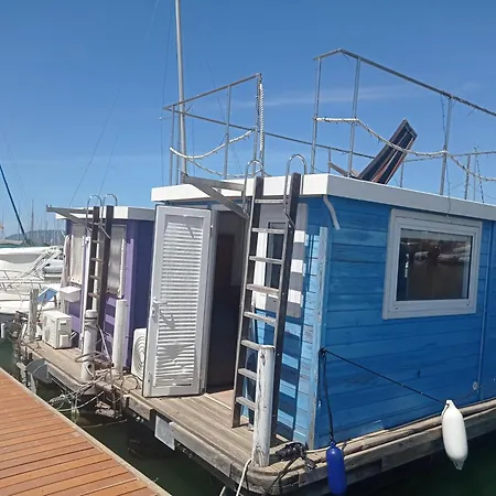 Houseboat Bluseadream