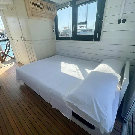 Botel Houseboat Bluseadream Dolphin 2 *