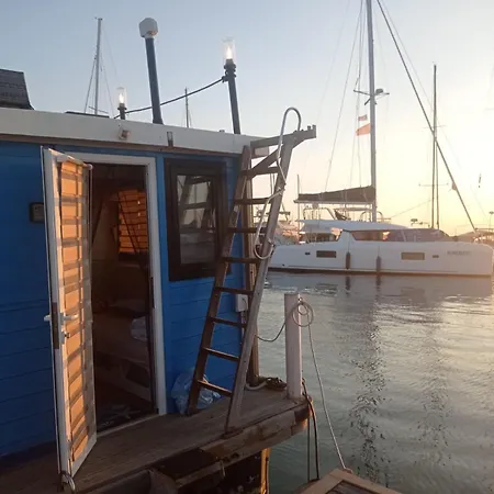Houseboat Bluseadream Dolphin 2 * Альгеро