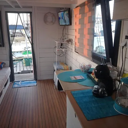 Ботель Houseboat Bluseadream Dolphin 2 Альгеро