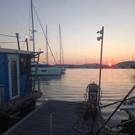 Ботель Houseboat Bluseadream Dolphin 2 Альгеро